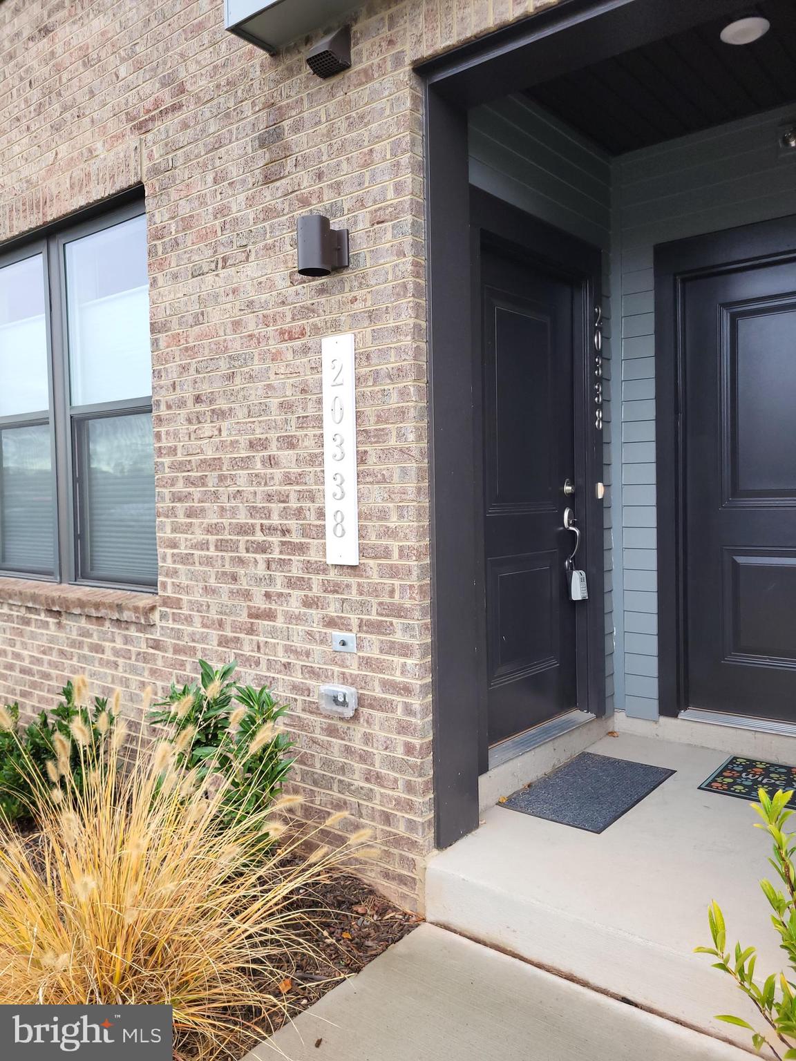 20338 Newfoundland Square Ashburn, VA 20147 - Photo 3 of 32