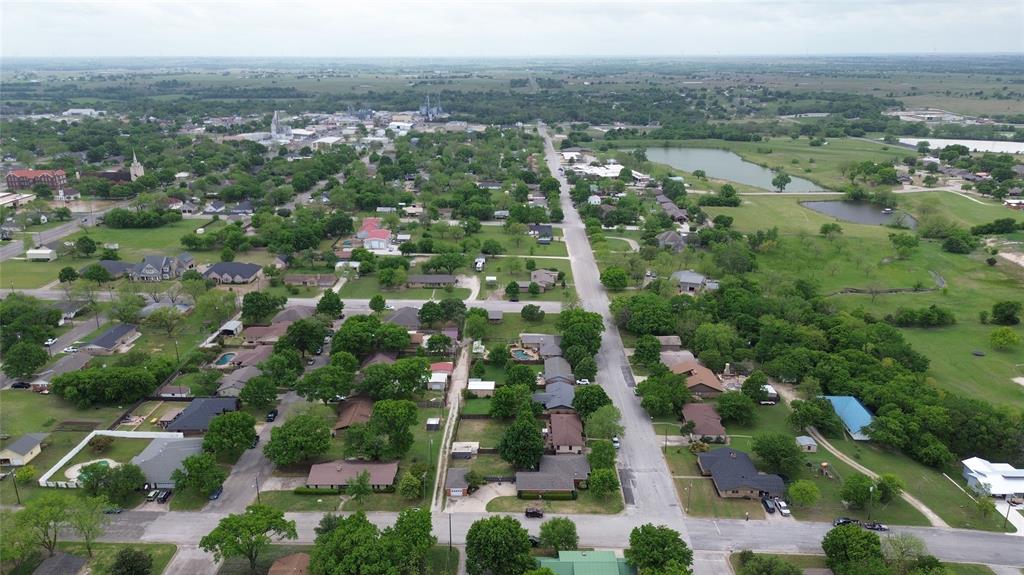 934 North Maple Street Muenster, TX 76252 - Photo 34 of 39 an aerial view of multiple house