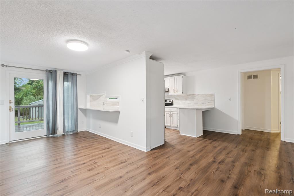 8466 Silver Lake Road Linden, MI 48451 - Photo 11 of 39 Gallery Image 11