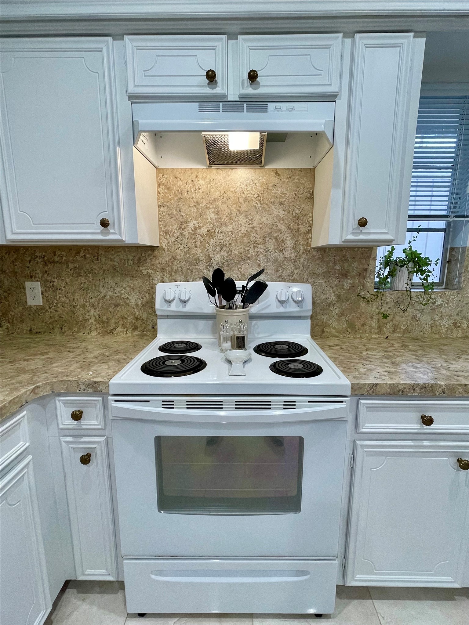 1880 Saxony Lane Houston, TX 77058 - Photo 17 of 38 a stove top oven sitting inside of a kitchen