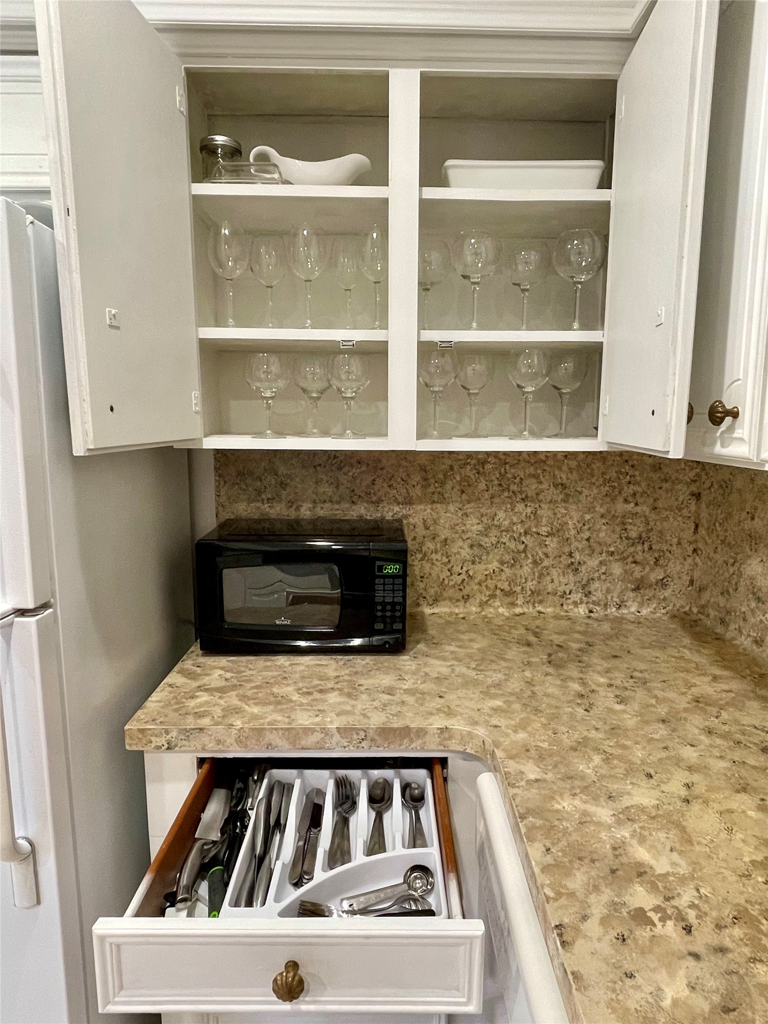 1880 Saxony Lane Houston, TX 77058 - Photo 28 of 38 a stove top oven sitting inside of a kitchen