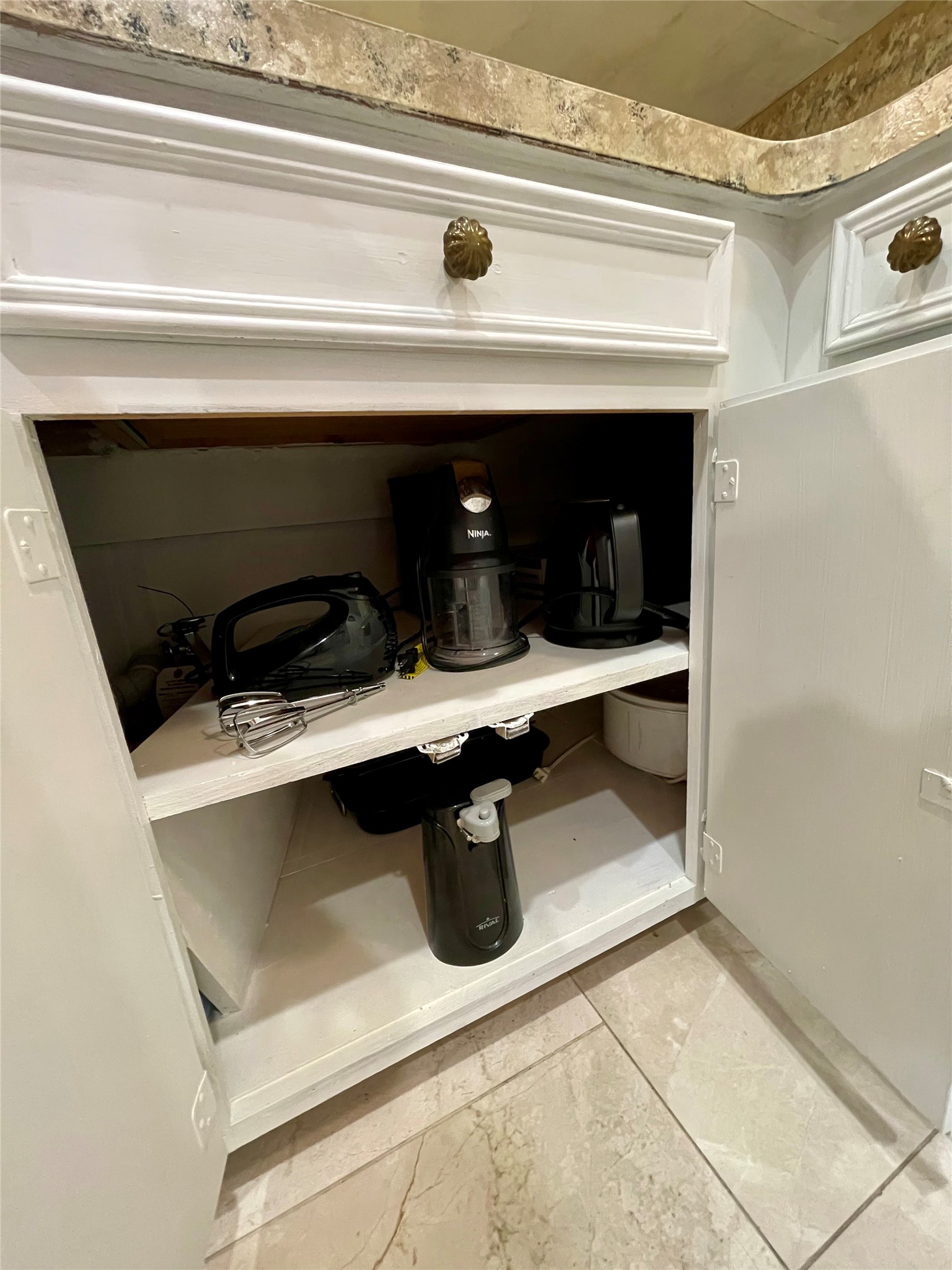 1880 Saxony Lane Houston, TX 77058 - Photo 31 of 38 a close view of appliances and cabinets