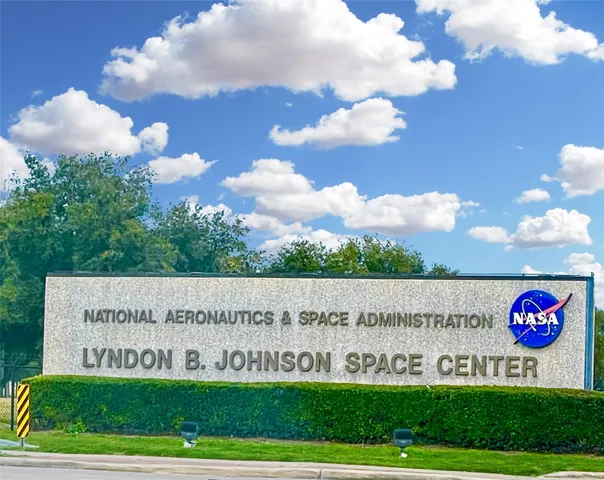 $2,300 | 1880 Saxony Lane, Houston, TX 77058