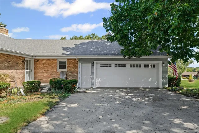 $337,500 | 121 Dakota Drive, Loda, IL 60948