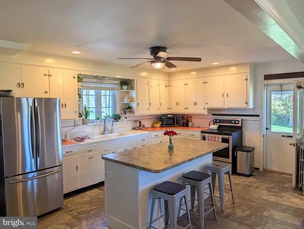 $480,000 | 663 Wide Hollow Road, East Earl, PA 17519