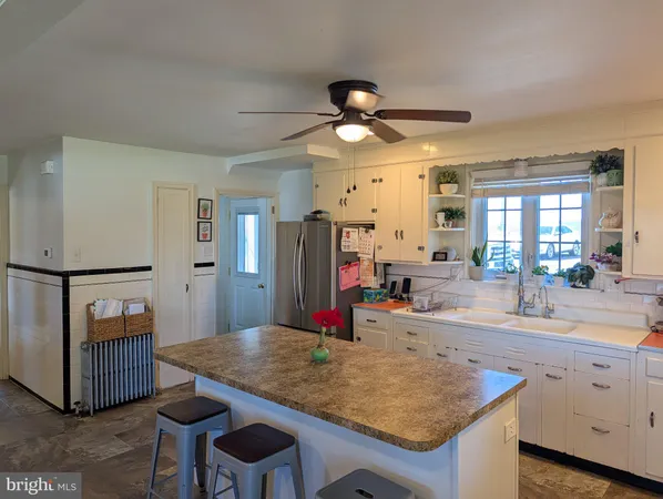 $480,000 | 663 Wide Hollow Road, East Earl, PA 17519