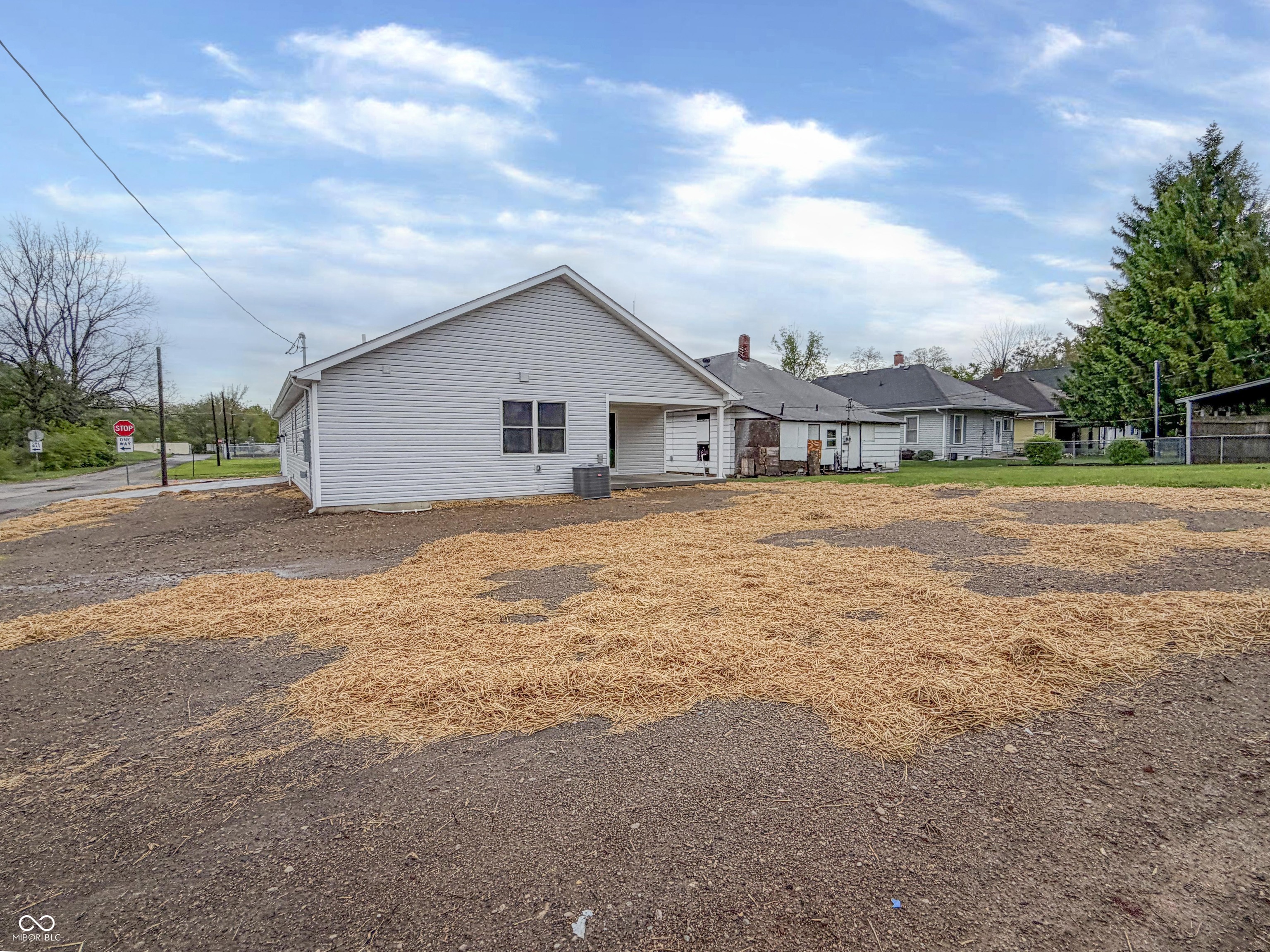 339 West 2nd Street Anderson, IN 46016 - Photo 3 of 24