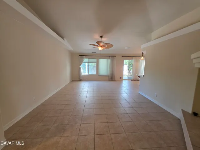$2,700 | 5715 Capri Court, Palmdale, CA 93552