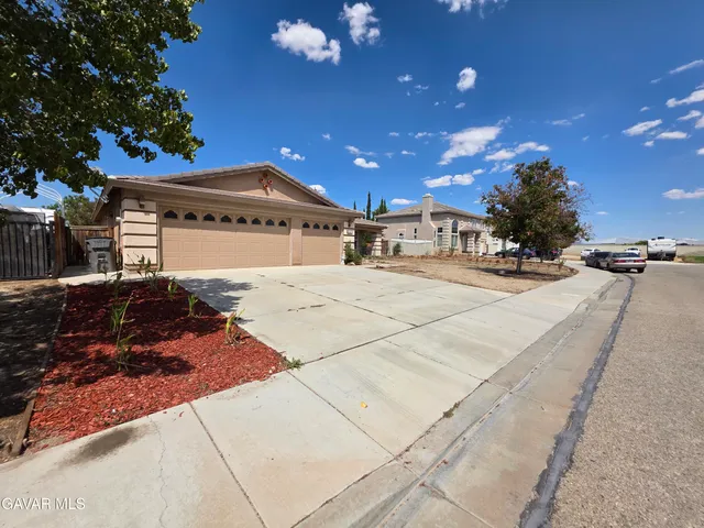 $2,700 | 5715 Capri Court, Palmdale, CA 93552