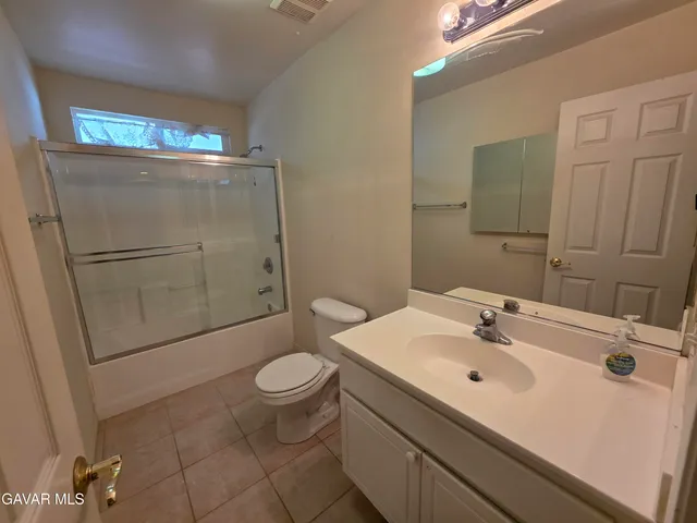 $2,700 | 5715 Capri Court, Palmdale, CA 93552