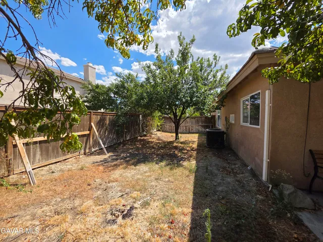 $2,700 | 5715 Capri Court, Palmdale, CA 93552