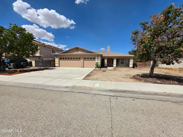 $2,700 | 5715 Capri Court, Palmdale, CA 93552