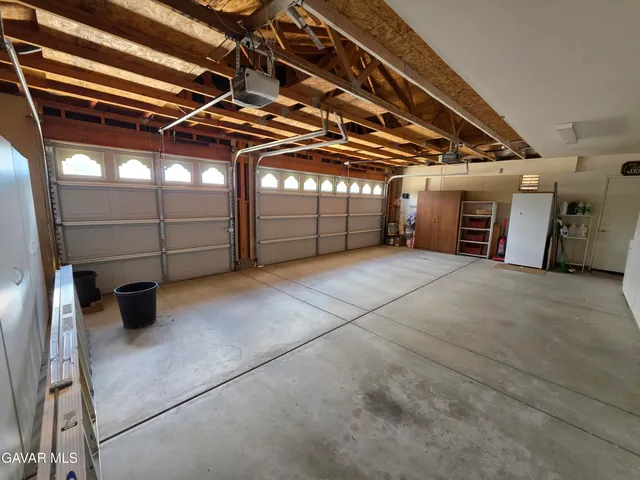 $2,700 | 5715 Capri Court, Palmdale, CA 93552