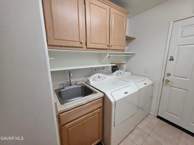 $2,700 | 5715 Capri Court, Palmdale, CA 93552