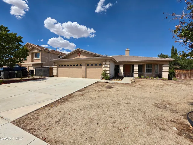 $2,700 | 5715 Capri Court, Palmdale, CA 93552