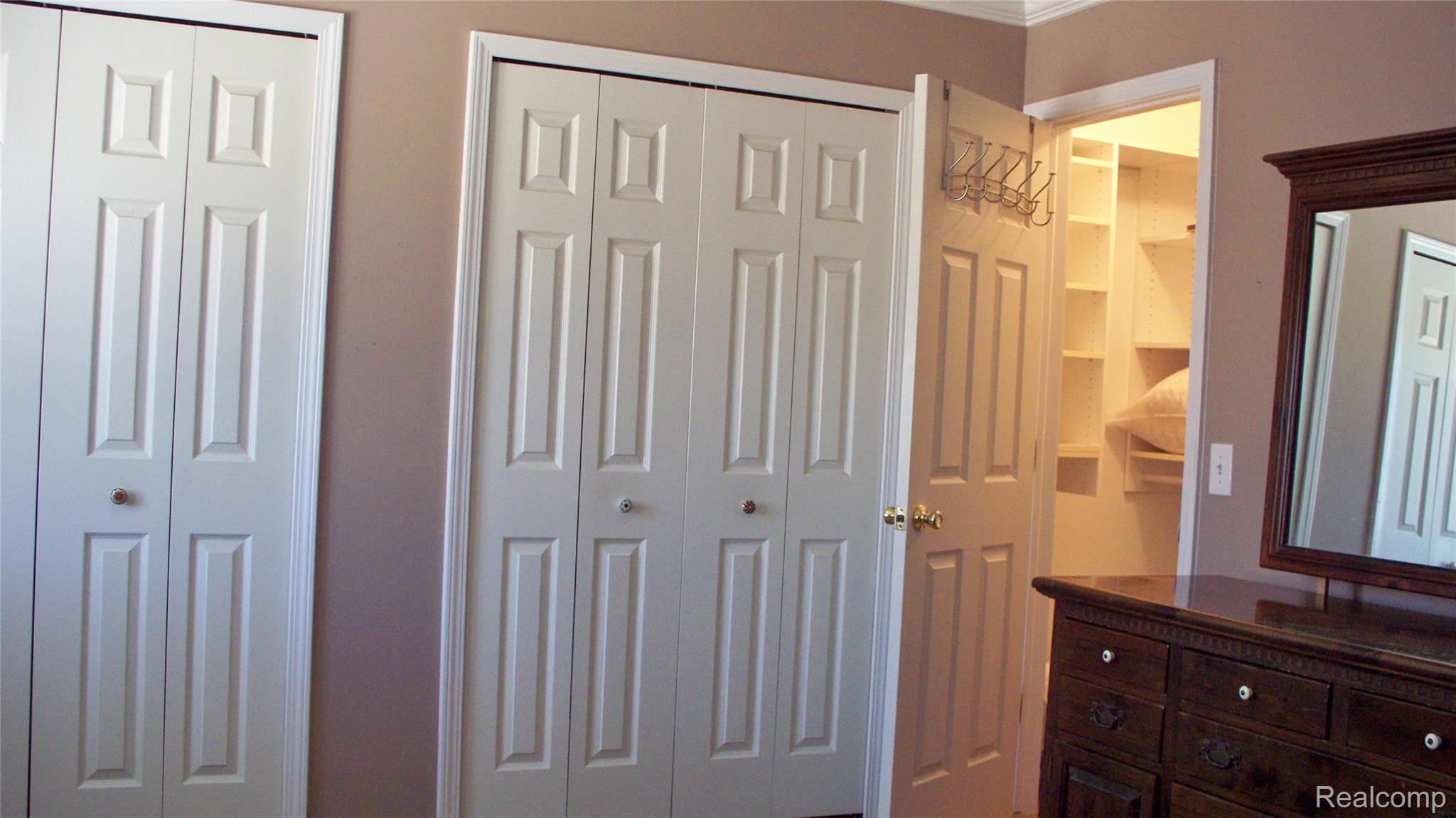 5525 Chicago Road, Unit 3 Warren, MI 48092 - Photo 36 of 53 100_1336.JPG
