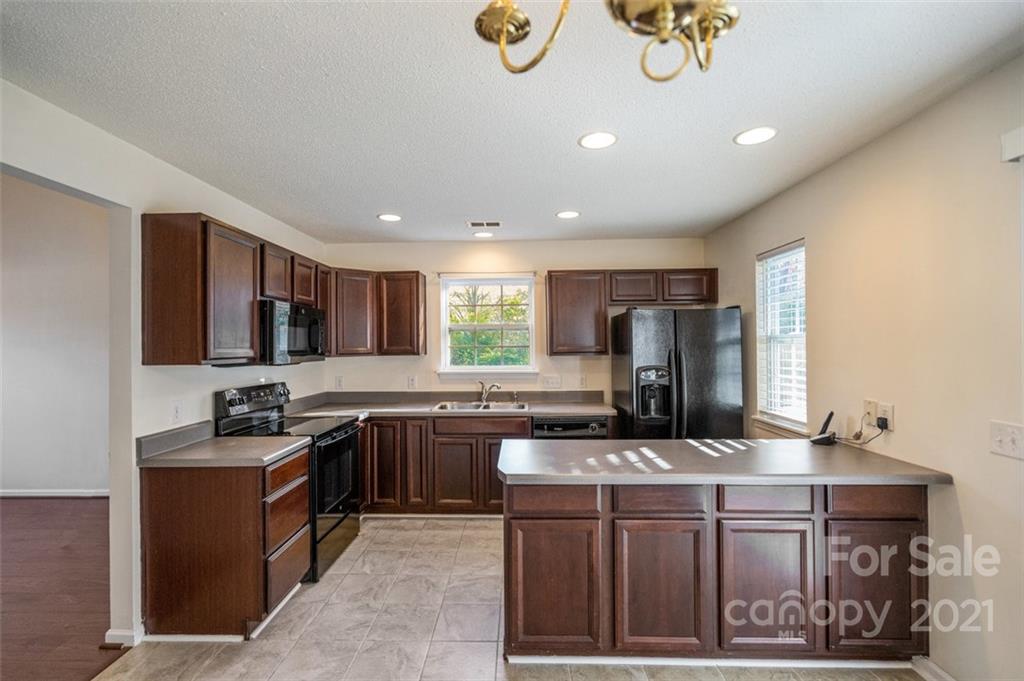 10546 Broken Branch Road Charlotte, NC 28213 - Photo 7 of 31 Gallery Image 7