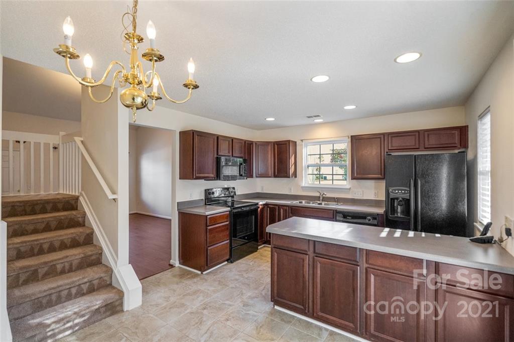 10546 Broken Branch Road Charlotte, NC 28213 - Photo 8 of 31 Gallery Image 8