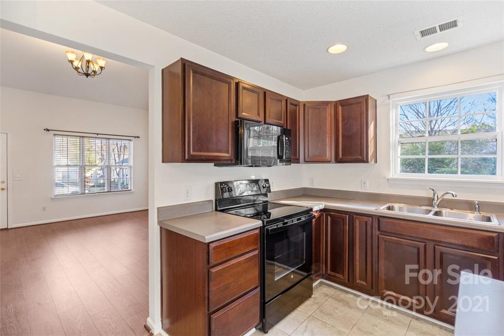 10546 Broken Branch Road Charlotte, NC 28213 - Photo 9 of 31 Gallery Image 9