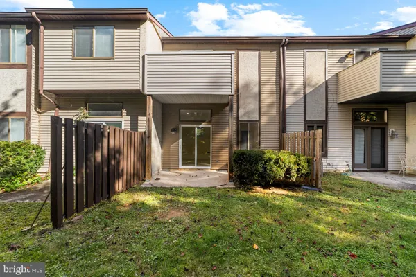 a view of a house with backyard and porch