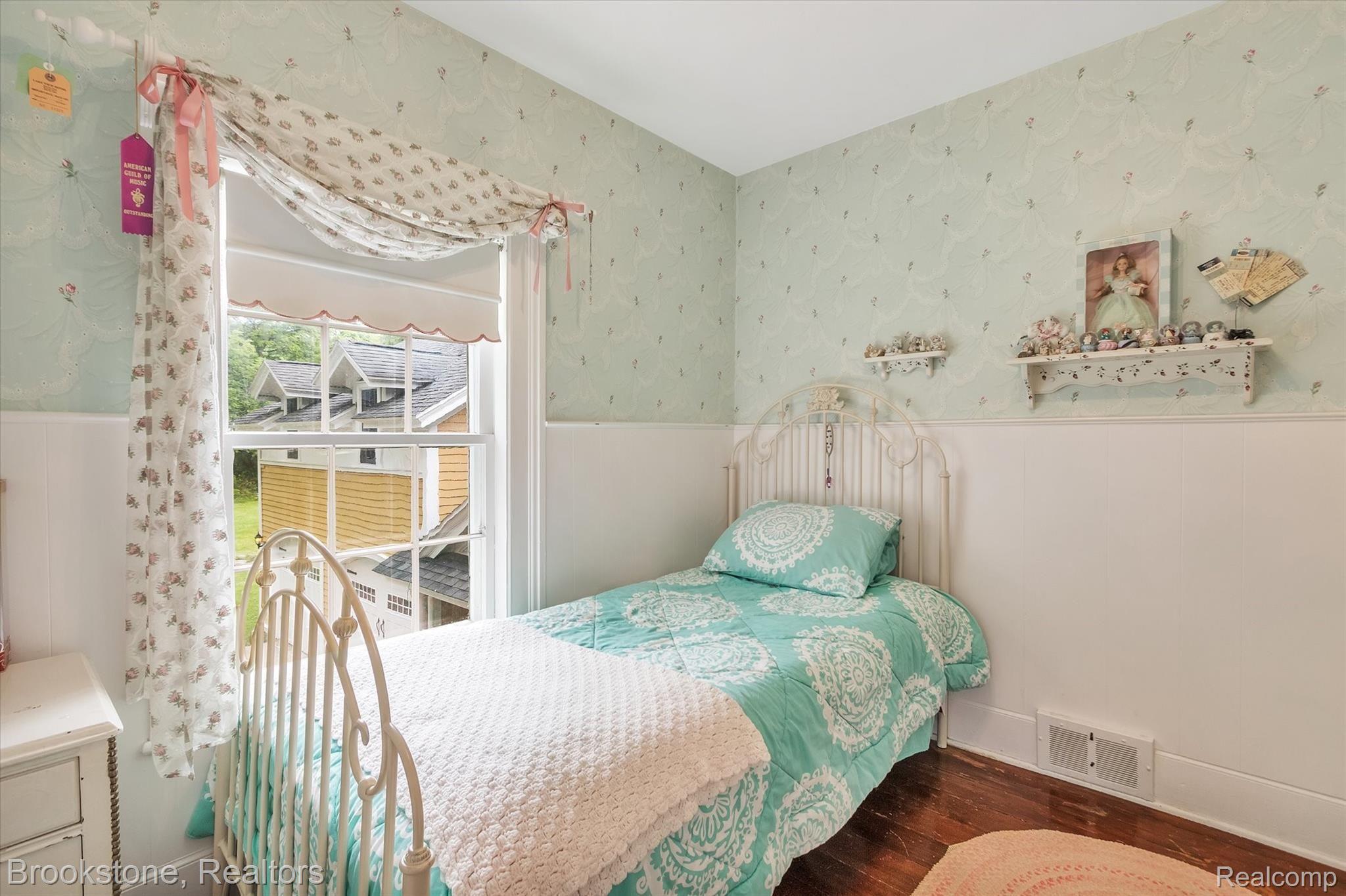 885 East Romeo Road Leonard, MI 48367 - Photo 34 of 60 34--WindowStill-Real-Estate-Photography-34.jpg