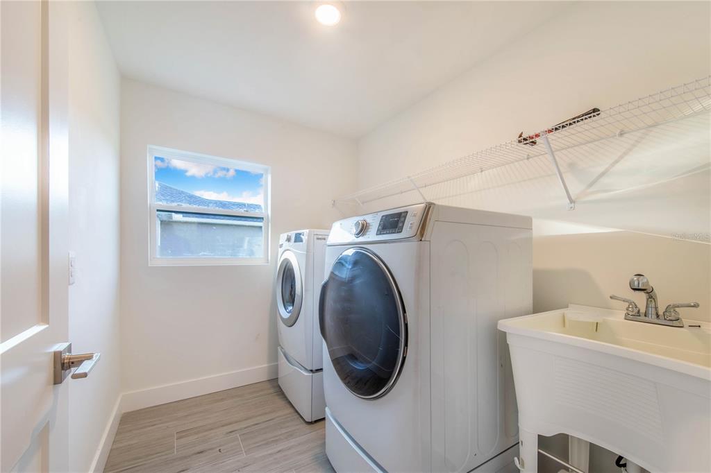 500 9th Street Northeast Fort Meade, FL 33841 - Photo 19 of 33 a utility room with dryer and washer
