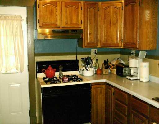 523 Chestnut Street Springdale, PA 15144 - Photo 5 of 8 Kitchen.