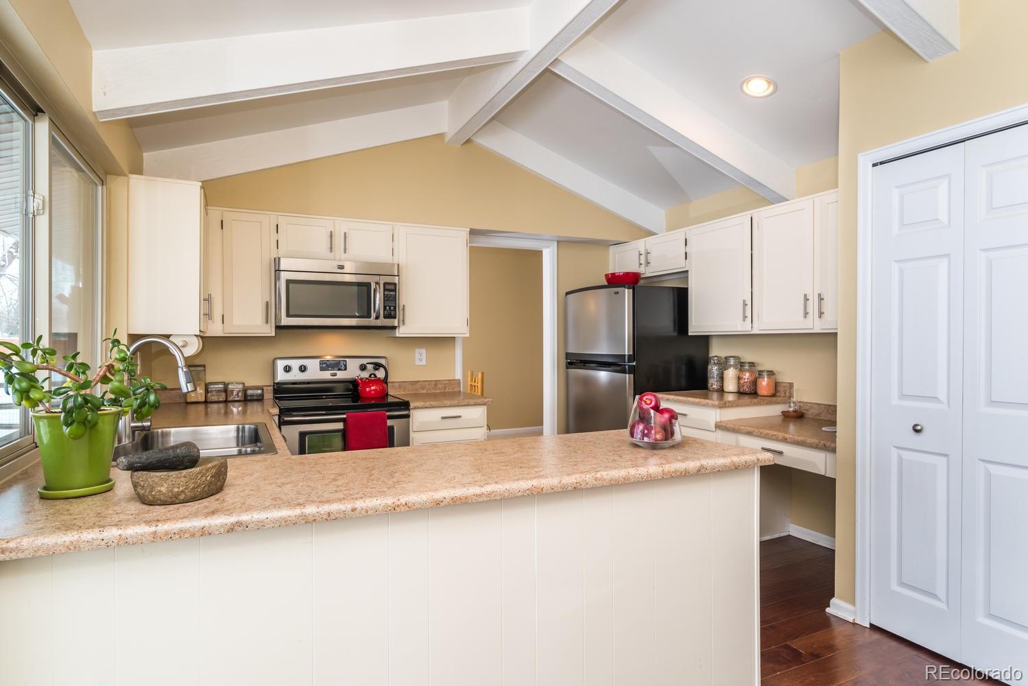 4311 Carter Trail Boulder, CO 80301 - Photo 12 of 35 a kitchen with a microwave a stove and cabinets