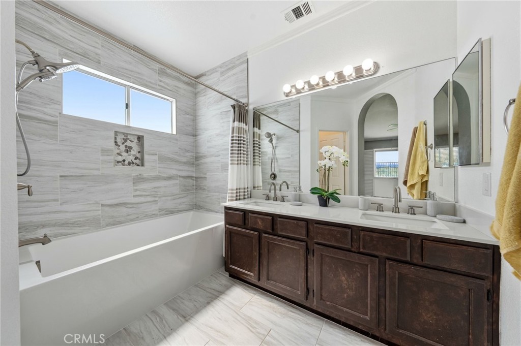 43176 Corte Calanda Temecula, CA 92592 - Photo 27 of 53 Primary Bath