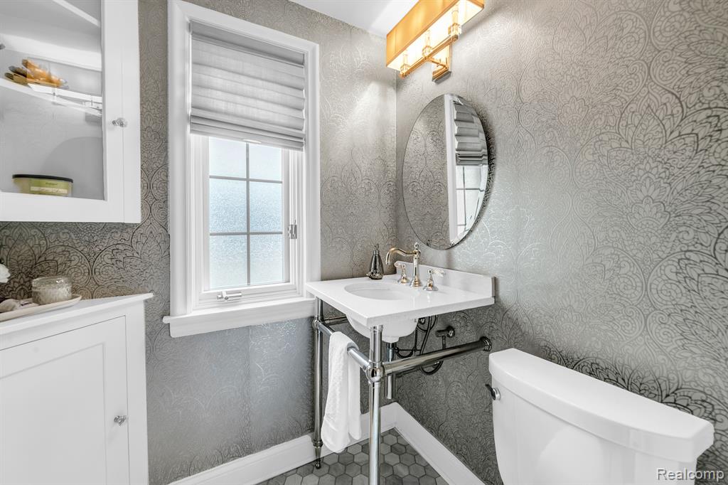 117 Moran Road Grosse Pointe Farms, MI 48236 - Photo 14 of 31