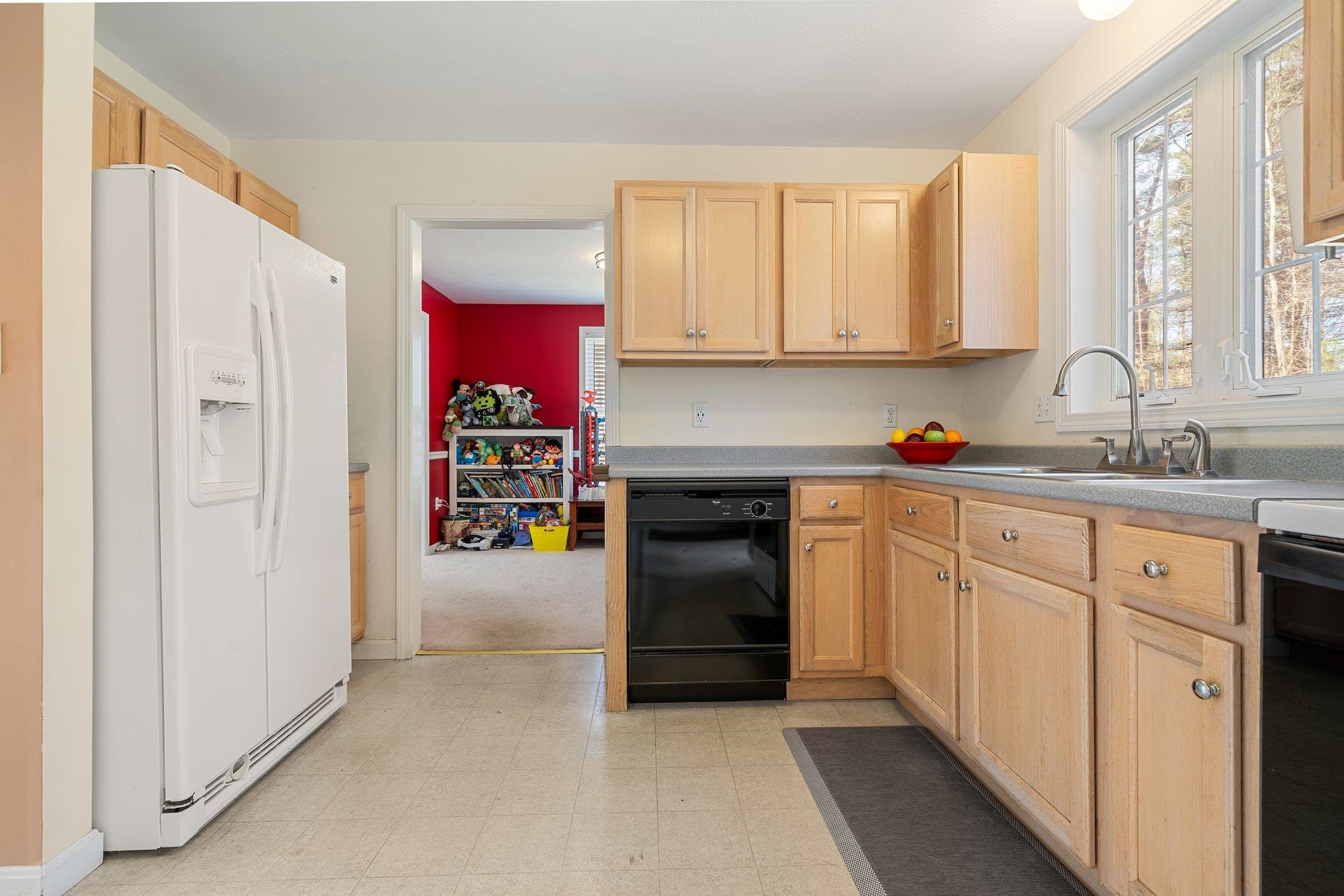 157 Bedford Road Merrimack, NH 03054 - Photo 4 of 48