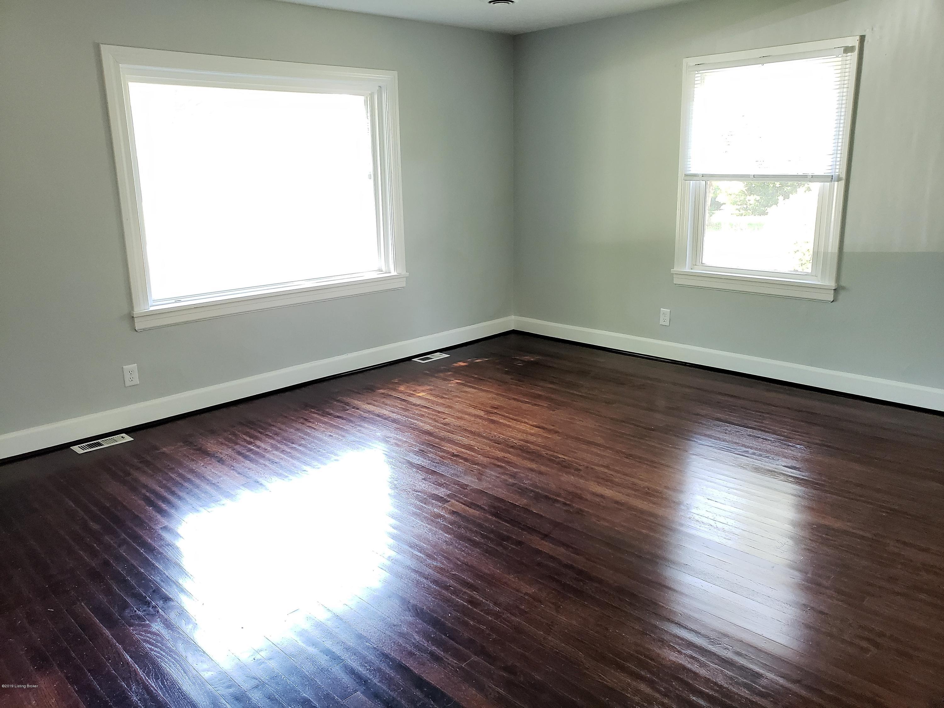4609 Dohn Road Louisville, KY 40216 - Photo 2 of 27 00-1