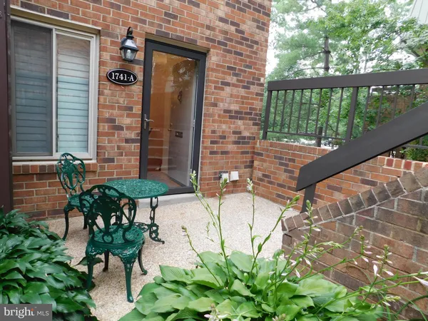 $4,500 | 1741 South Hayes Street, Unit 1, Arlington, VA 22202