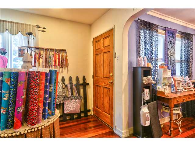 895 Saxony Road Encinitas, CA 92024 - Photo 22 of 25 Just inside the front door..