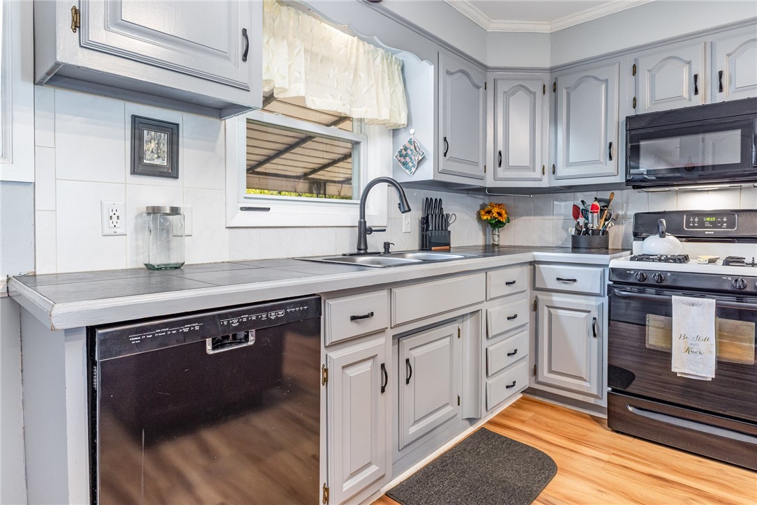 93 Lalanne Road Henrietta, NY 14623 - Photo 12 of 28 GREAT WORK SPACE