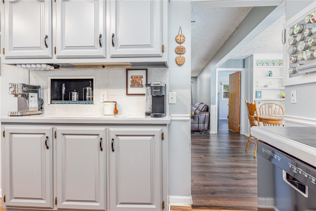 93 Lalanne Road Henrietta, NY 14623 - Photo 13 of 28 COFFEE BAR