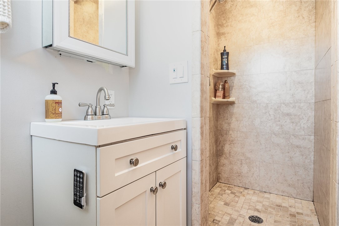 93 Lalanne Road Henrietta, NY 14623 - Photo 17 of 28 PRIMARY FULL BATH