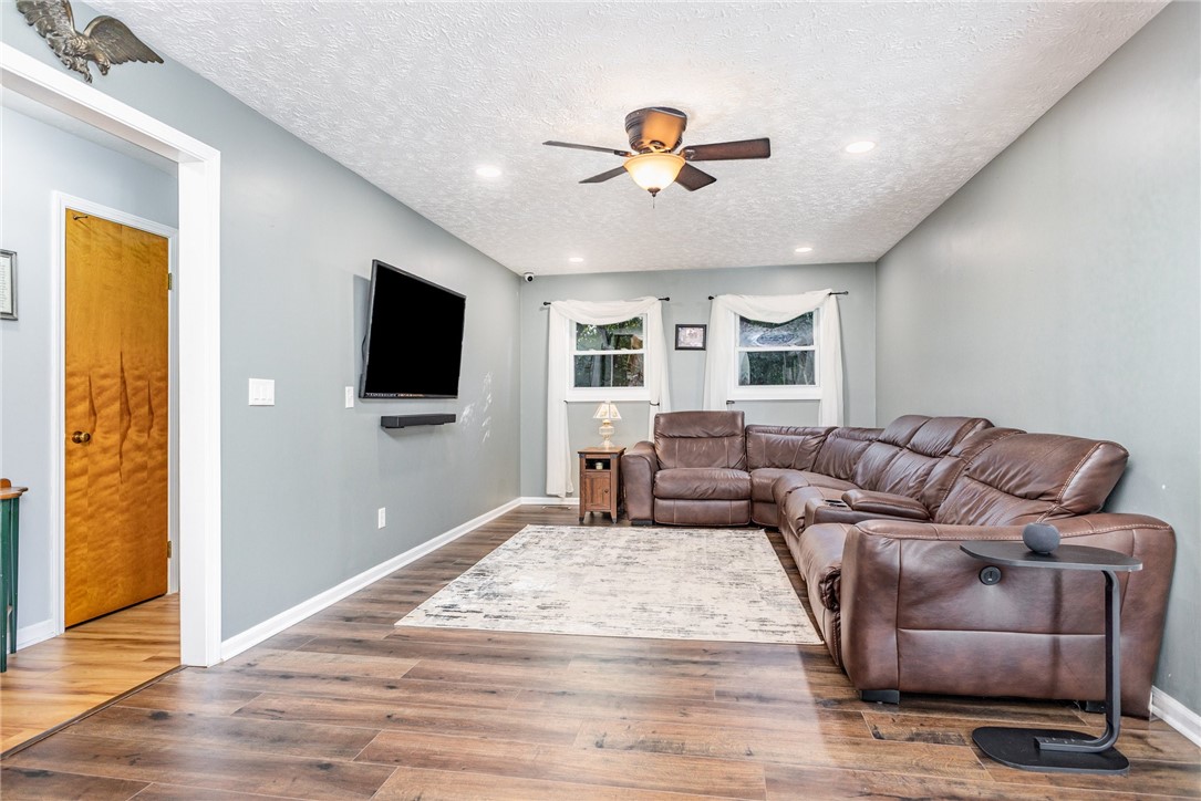 93 Lalanne Road Henrietta, NY 14623 - Photo 6 of 28 GREAT ROOM