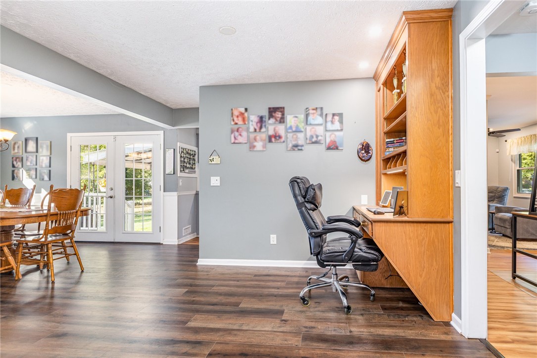 93 Lalanne Road Henrietta, NY 14623 - Photo 8 of 28 BUILT IN DESK