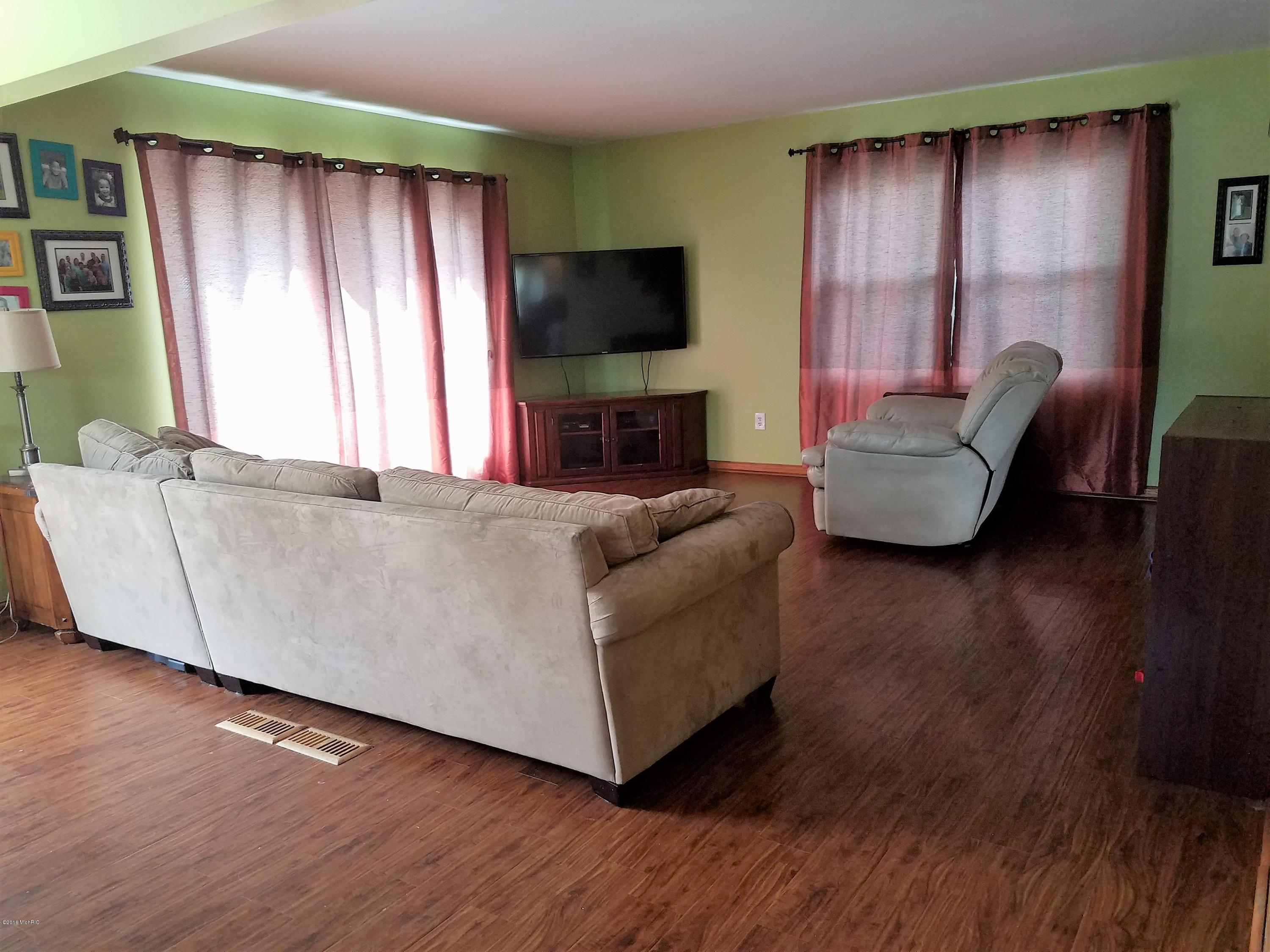 2409 Hickory Road Delton, MI 49046 - Photo 6 of 11 20160712_130604