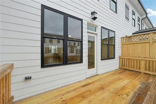 a view of a dinning table and chairs in patio