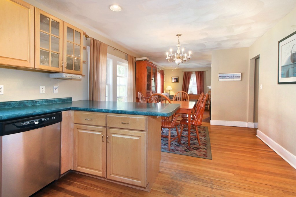 133 Newland Road Arlington, MA 02474 - Photo 8 of 25 Gallery Image 8