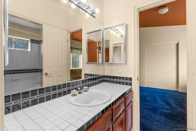 a view of livingroom with furniture and windows