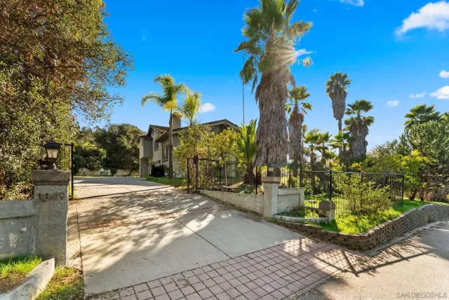 a view of residential houses with outdoor space