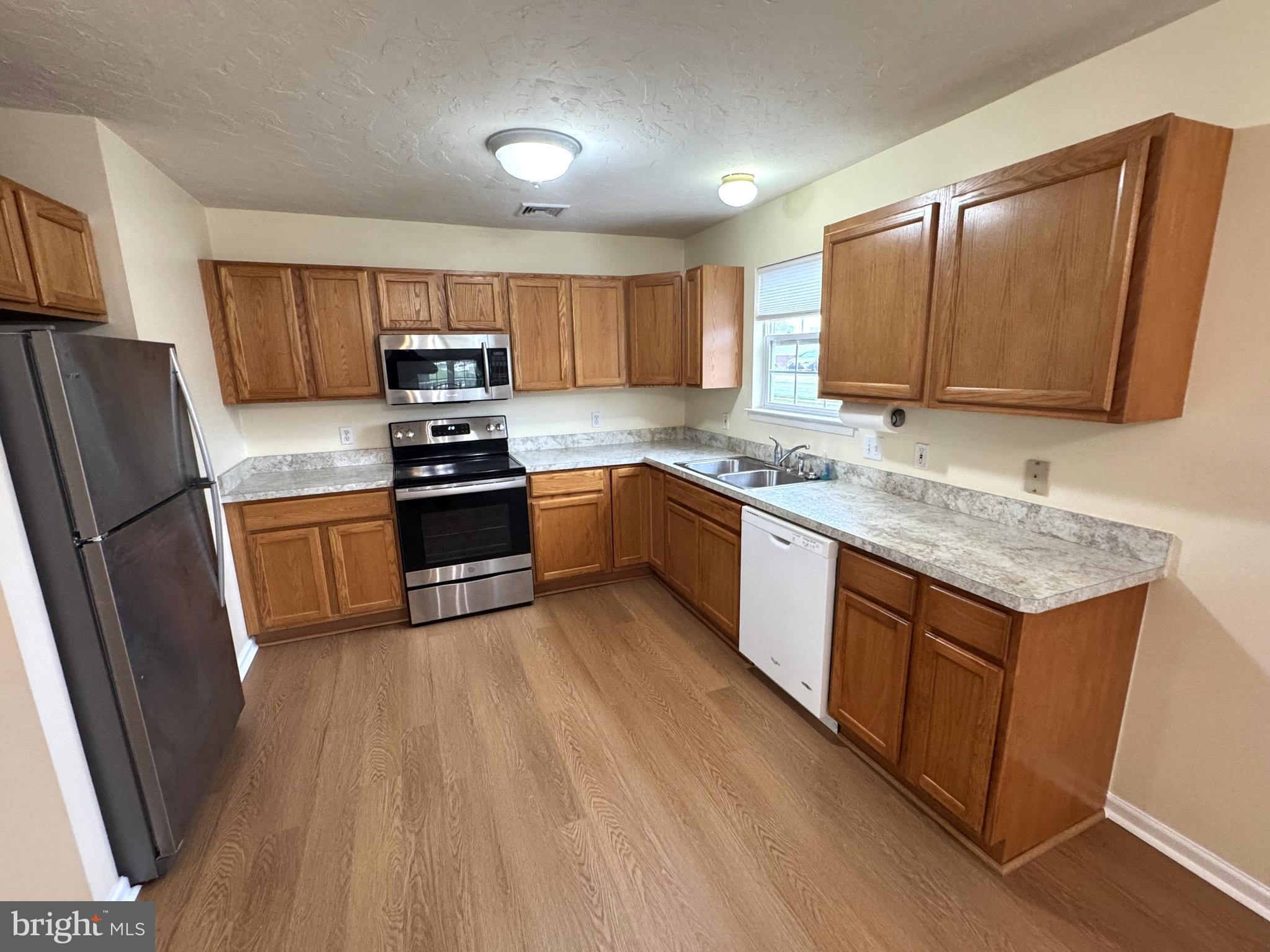 6746 Seneca Ridge Drive York, PA 17403 - Photo 3 of 19 a kitchen with stainless steel appliances granite countertop a stove a sink dishwasher a refrigerator and a microwave oven