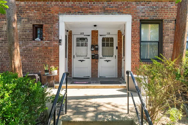 a view of entrance door of the house
