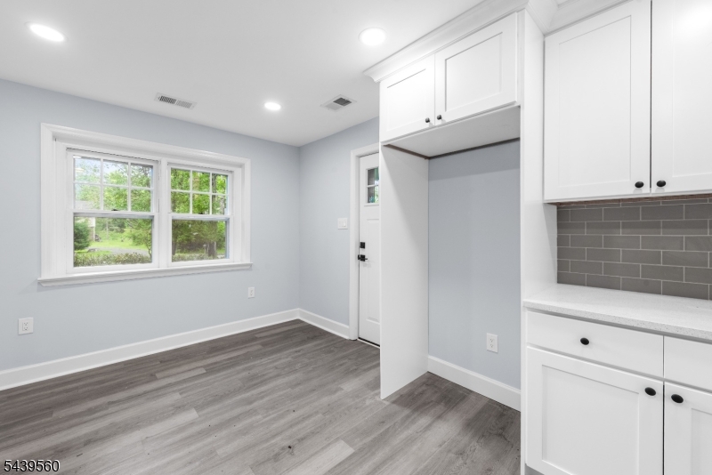 20 Cooper Lane Chester, NJ 07930 - Photo 3 of 23