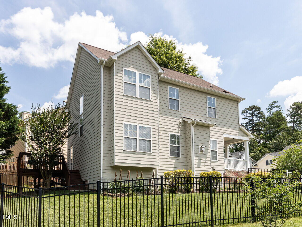8001 Strawberry Meadows Street Raleigh, NC 27613 - Photo 27 of 29 031-1280x960-exterior