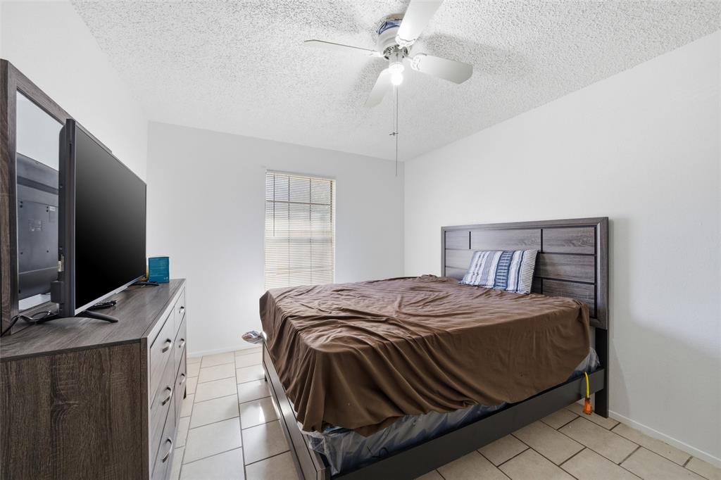 1507 McFerrin Avenue, Unit 9 Waco, TX 76708 - Photo 11 of 26 a bedroom with a bed and a flat screen tv