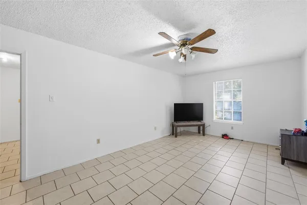 a view of a livingroom with a workspace